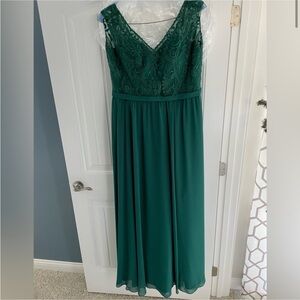 Elegant Green Lace Wedding Dress